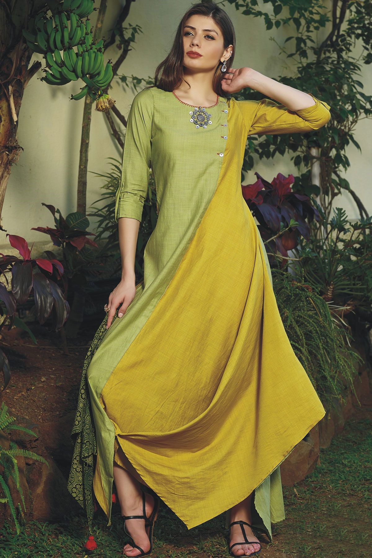 https://www.samyakk.com/media/catalog/product/cache/afad95d7734d2fa6d0a8ba78597182b7/g/r/green_thread_embroidered_cotton_designer_kurti-wkr1330.jpg