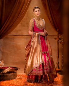 Kriti sanon in festive salwar