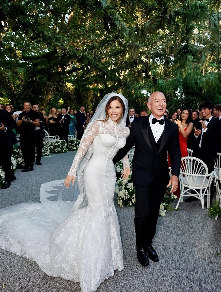 The World's Richest Wedding: Jeff Bezos and Lauren Snchez Tie the Knot -  Samyakk: Sarees | Sherwani | Salwar Suits | Kurti | Lehenga | Gowns | Mens  Wear